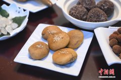 甘肃嘉峪关：千余道天然“硬菜”诱人